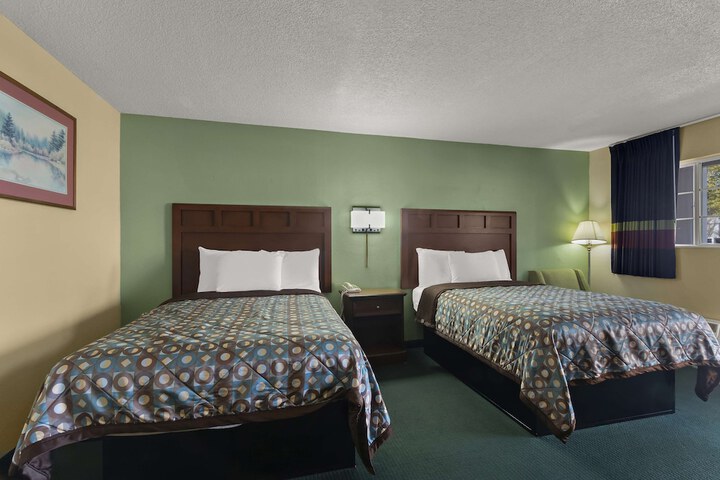 2 Double Beds (4 of 7)