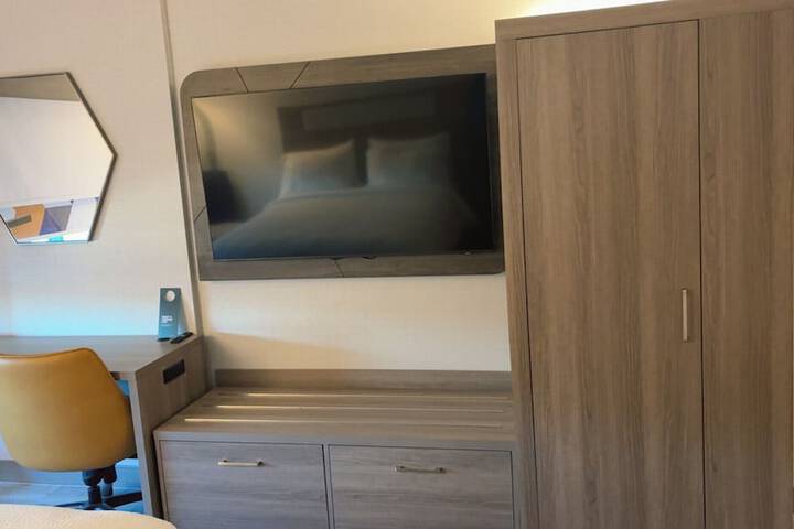 2 Queen Beds (5 of 9)