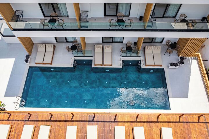 Pool 200 of 244