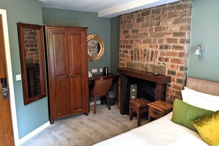 Room 11 of 24