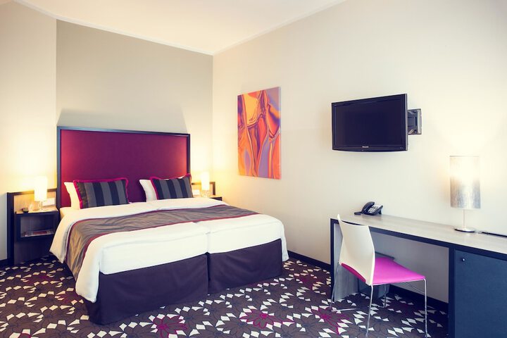 Room 44 of 143