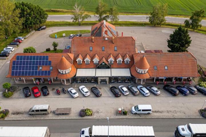 Exterior of Mizse Motel
