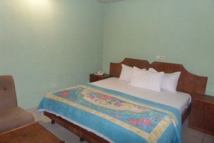 Room 18 of 33