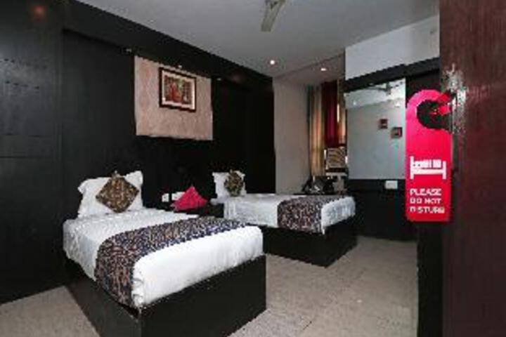 Room 12 of 22