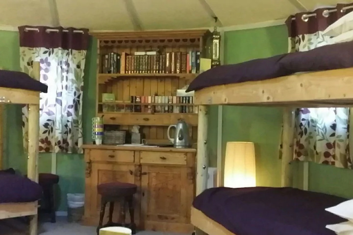 Room 5 of 10