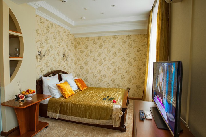 Room 11 of 50