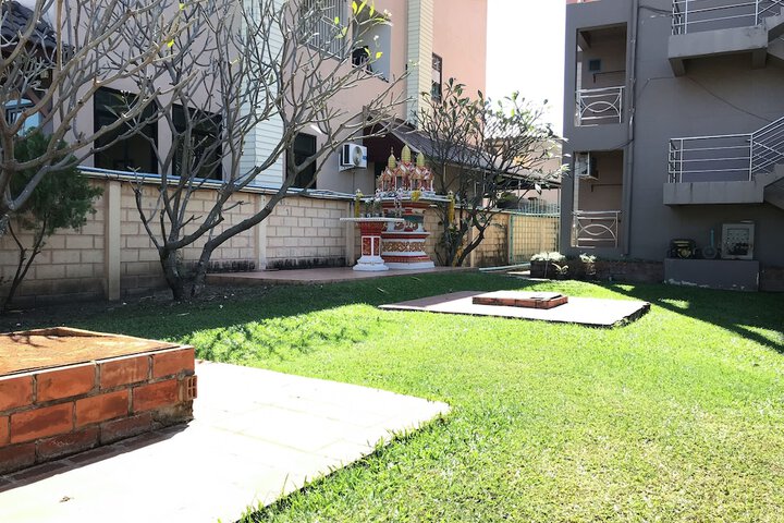 Hotel Exterior 17 of 26