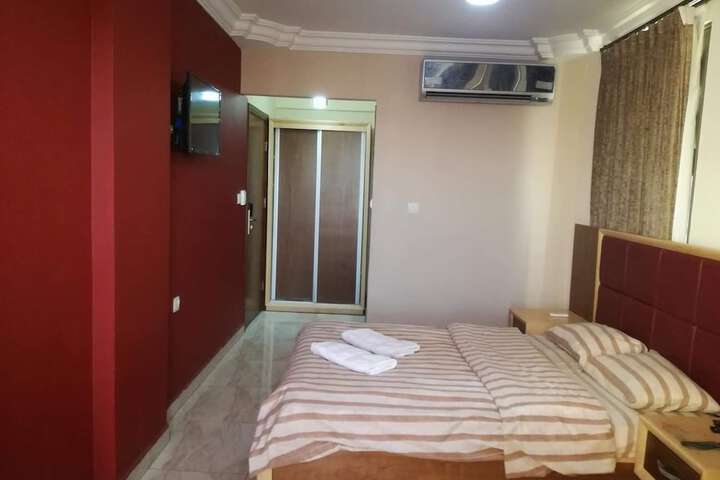 Room 27 of 46