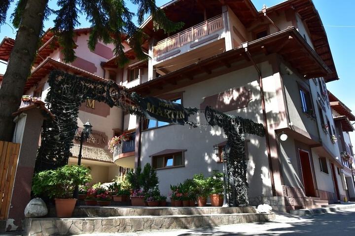 Hotel Exterior 51 of 57