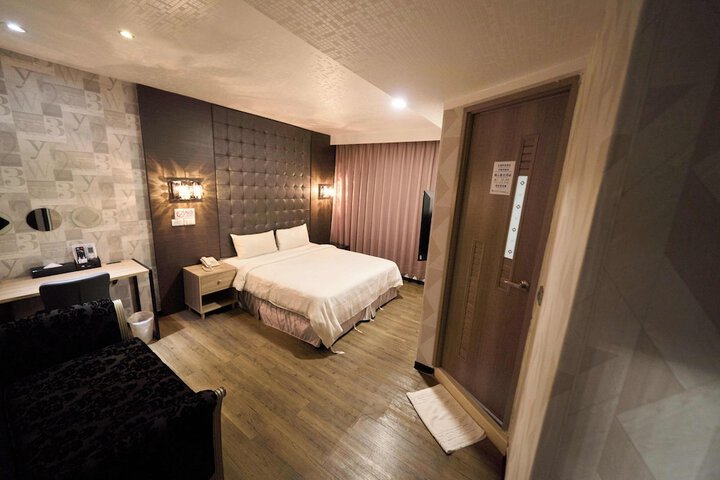 Room 15 of 48