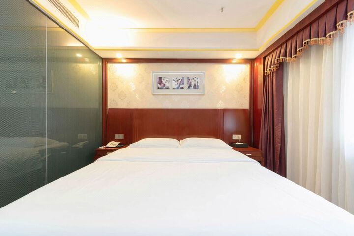 Room 11 of 15