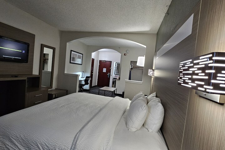 1 King Bed (1 of 36)