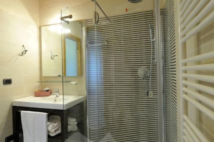 Room 43 of 84
