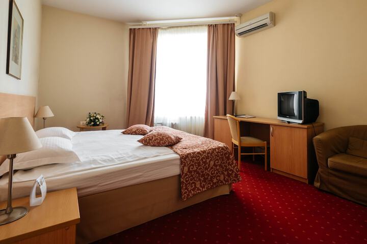 Room 12 of 64