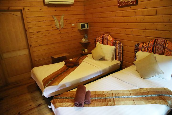 Room 32 of 100