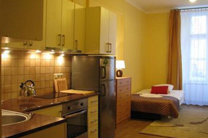 Room 8 of 12