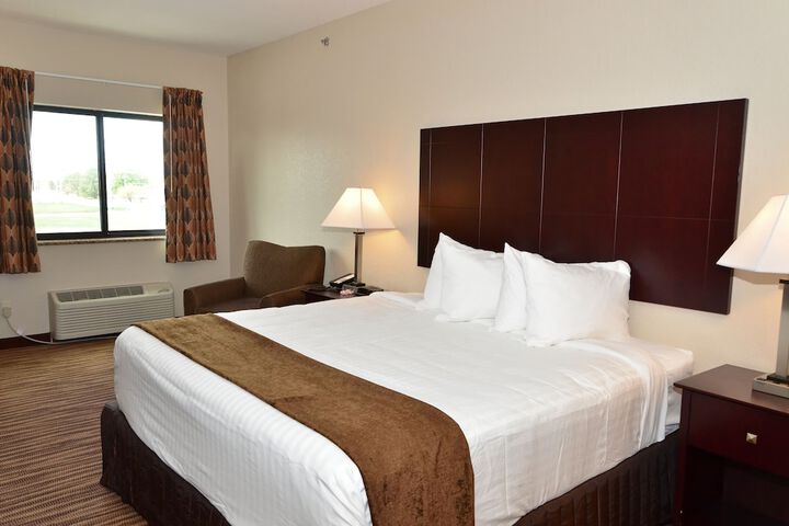 1 King Bed Accessible (2 of 23)