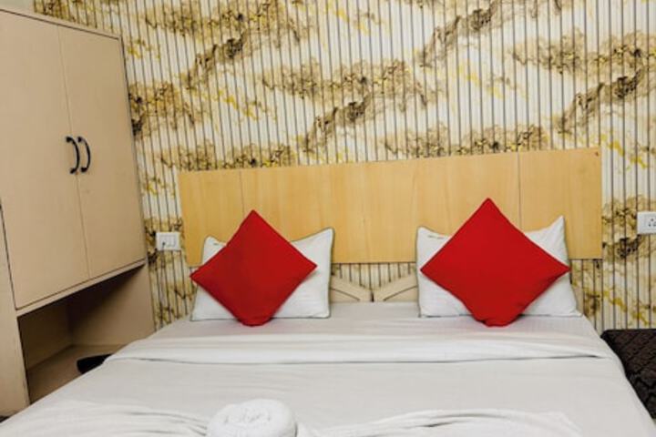 Room 3 of 9
