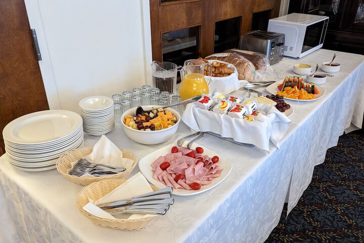Breakfast/Coffee Service 19 of 50