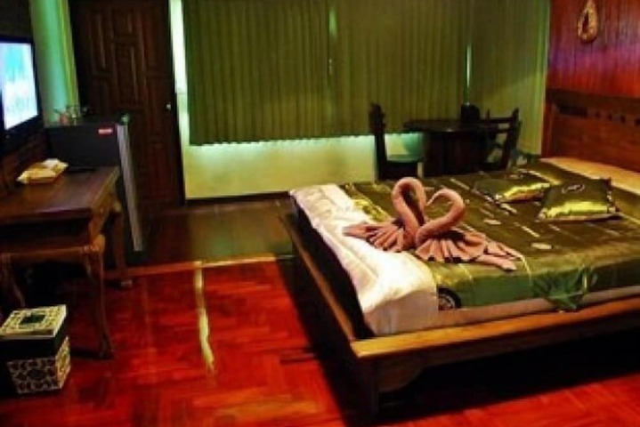 Room 10 of 29