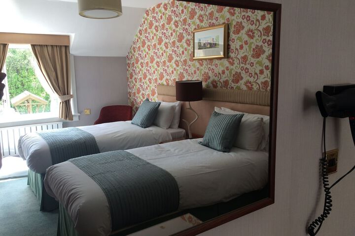 Room 4 of 40