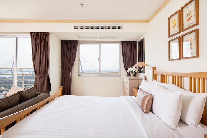 Room 30 of 49