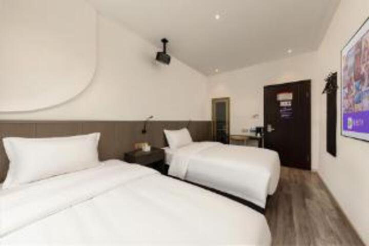 Room 15 of 15