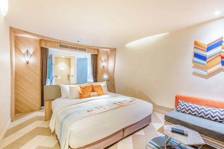 Room 42 of 148