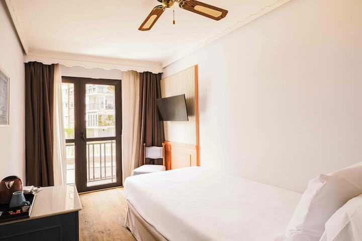 Room 7 of 72