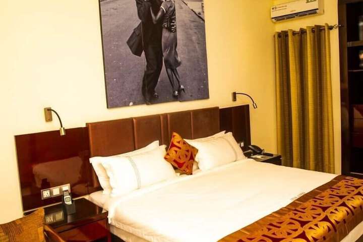 Room 4 of 49