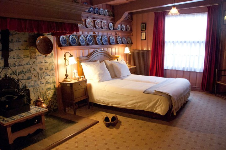 Room 82 of 144