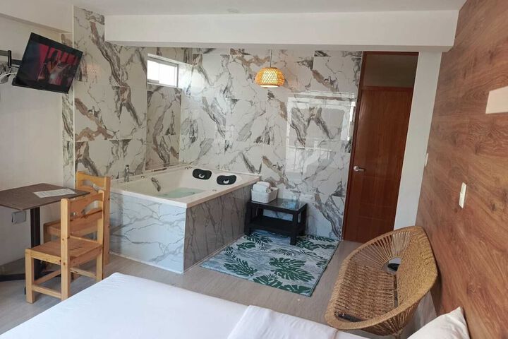 Room 11 of 28