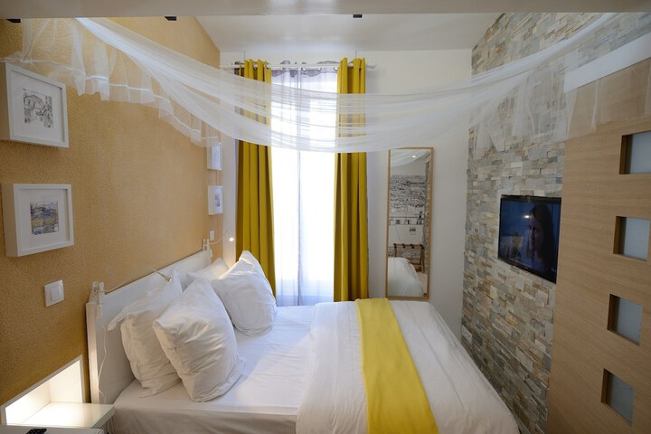 Room 216 of 648