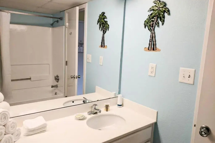 Room 7 of 12