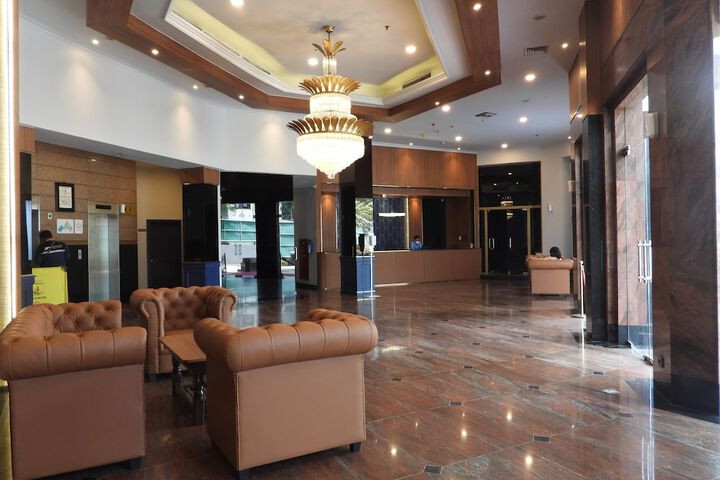 Entrance & Lobby