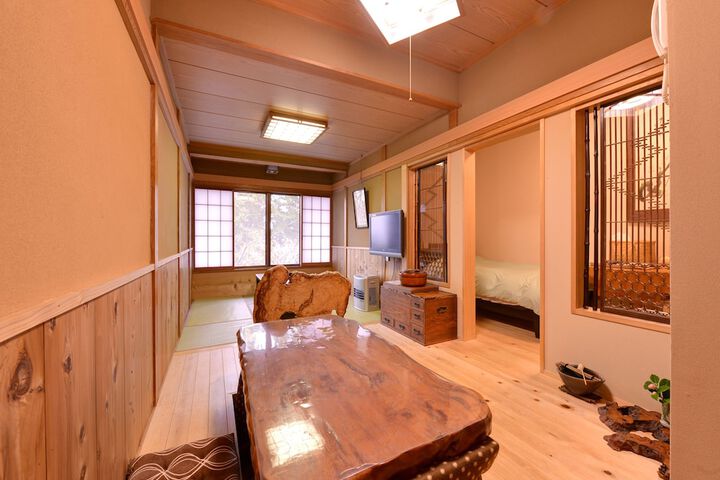 Room 2 of 28