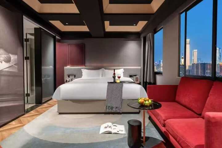 Room 20 of 28