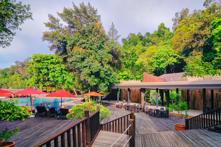 Sundeck 60 of 66