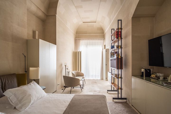 Room 27 of 117