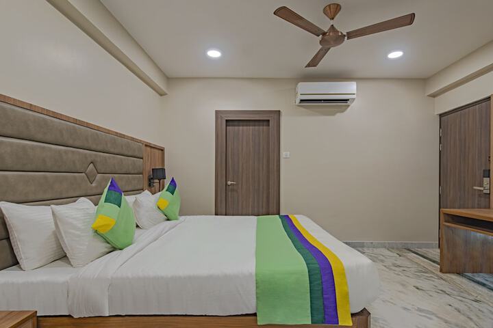 Room 16 of 38