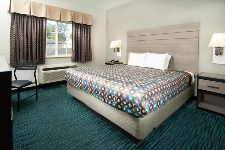 Standard | King Bed (11 of 12)