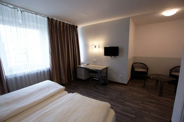Room 15 of 33