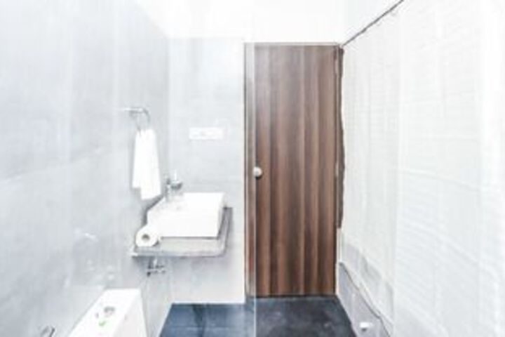 Room 3 of 34