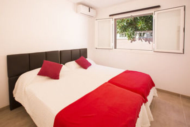Room 8 of 18