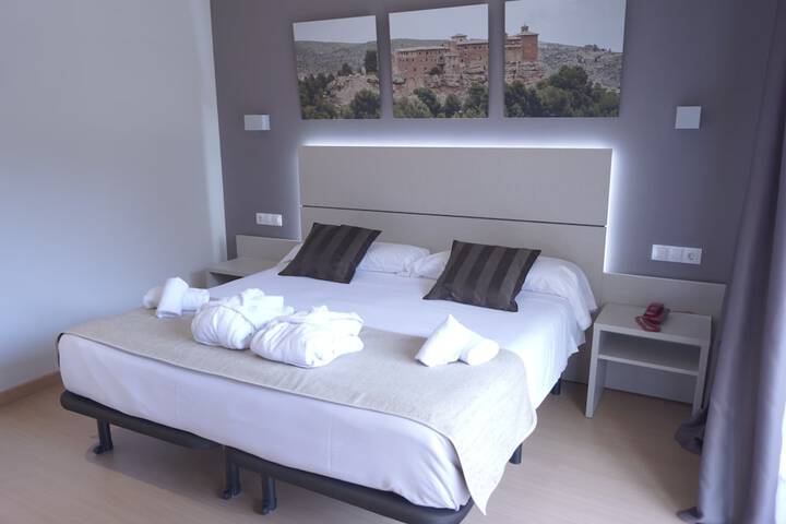 Room 4 of 16