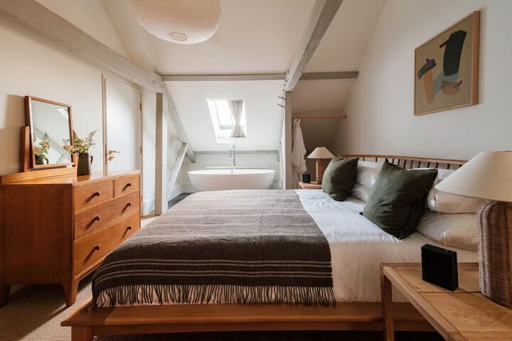 Room 9 of 33