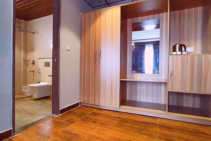 Room 26 of 102