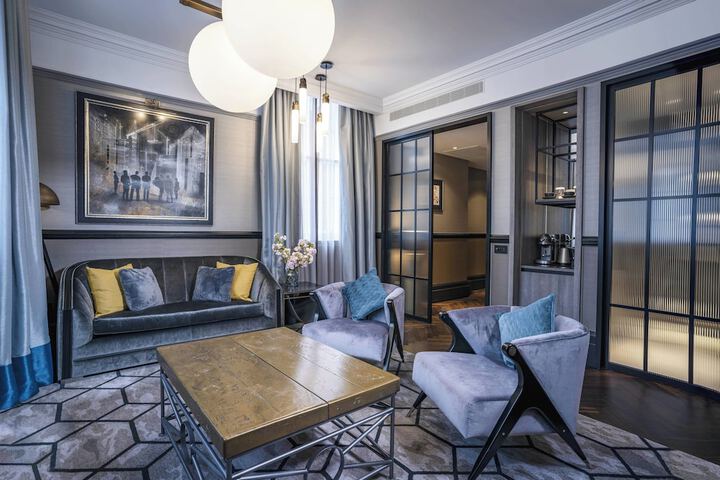 Lounge 60 of 67