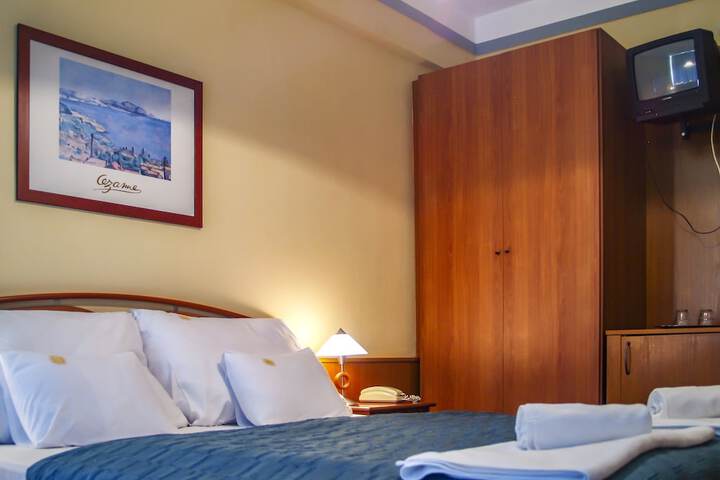 Room 8 of 65