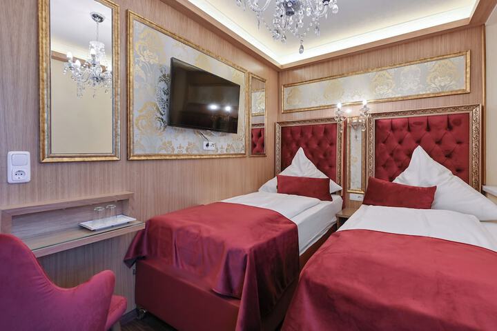 Room 48 of 74